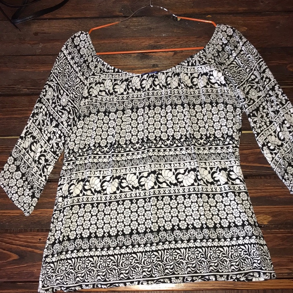 Boutique blouse, can be worn off the shoulders